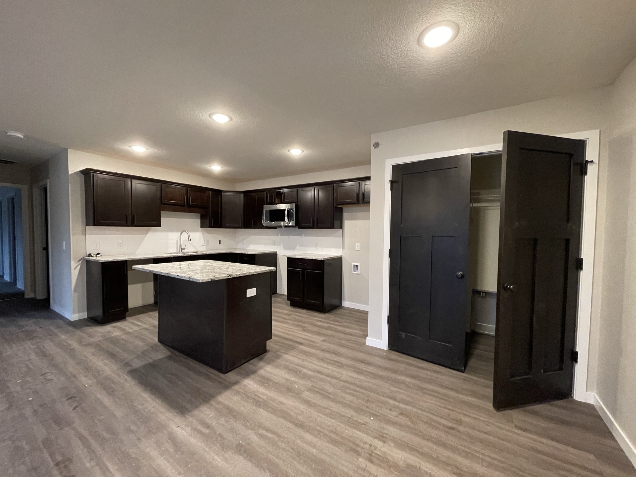 3065 Gateway Dr